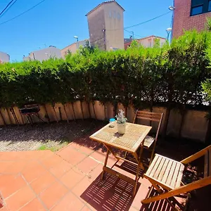 casita-de-70m2-y-100m2-de-jardin-alrededor.topcostabravahotels.com/